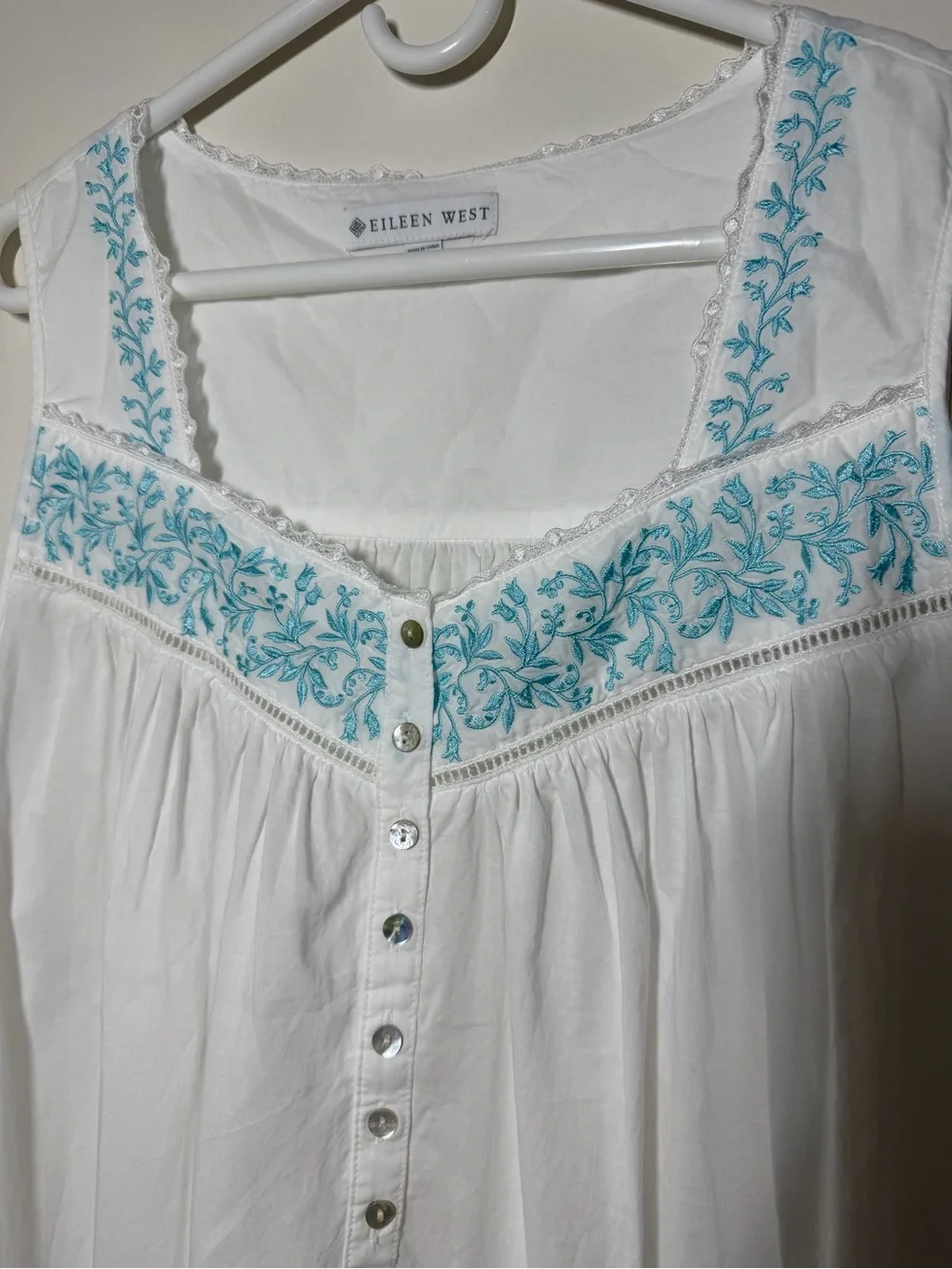 Eileen West White cotton nightgown Blue Embroidered Trim floral large